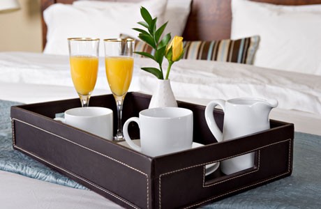 Photo of an elegant tray with glassware
